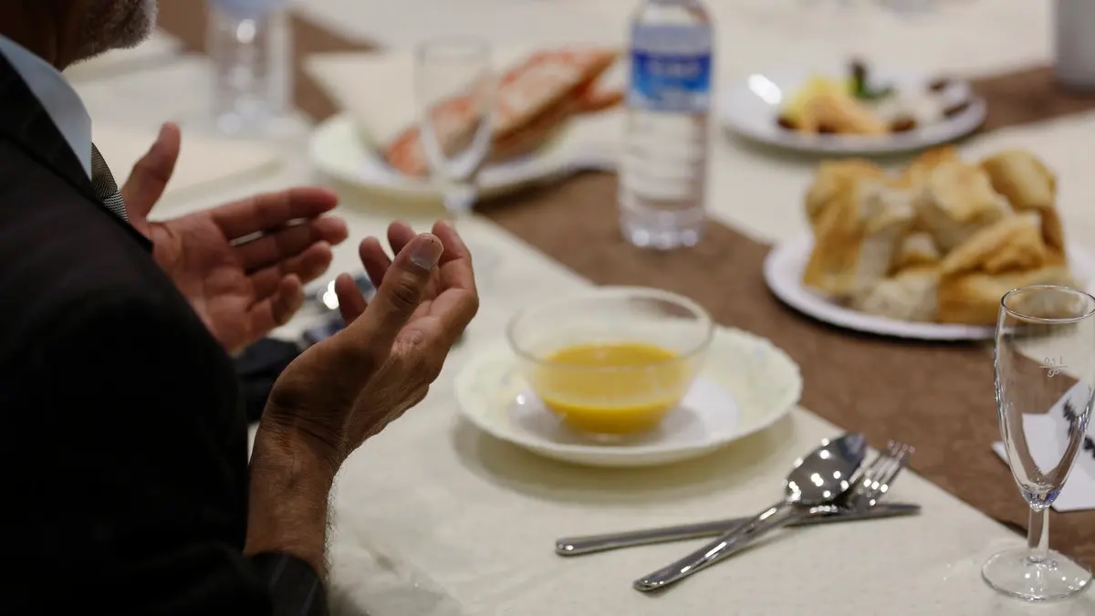 Coping with Hunger and Thirst During Ramadan: A Guide for New Muslims