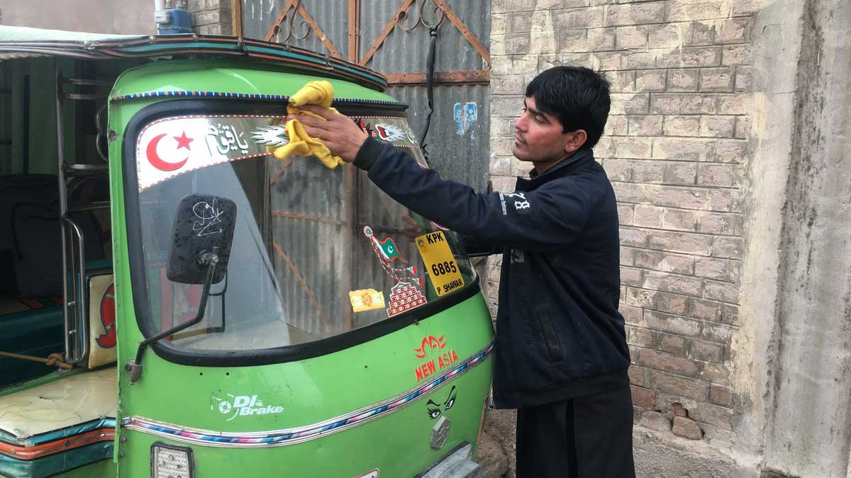 Peshawar rickshaw driver