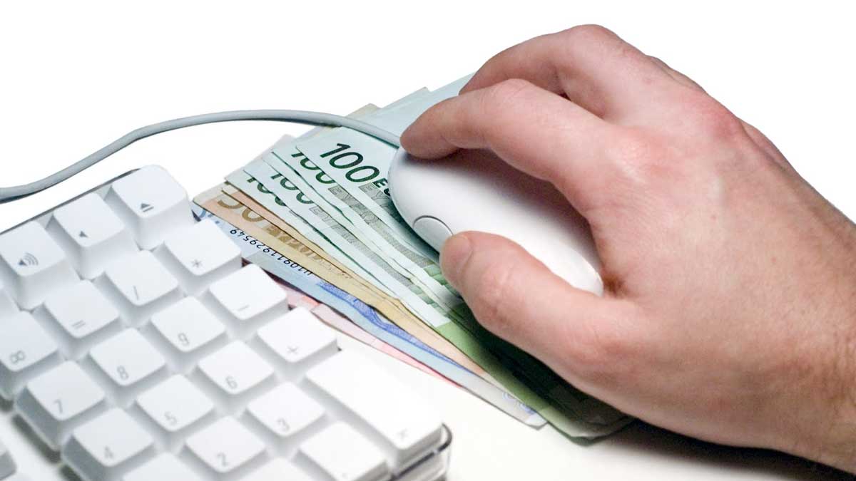 Salaries of Pakistanis