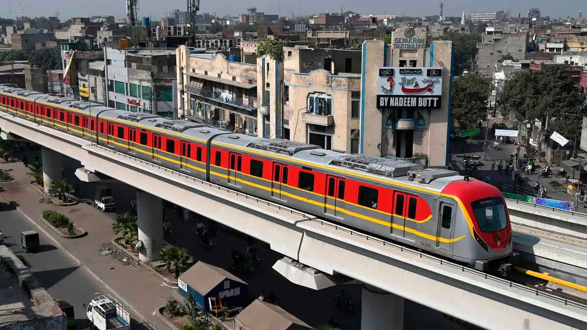 Orange Line and Metro Bus