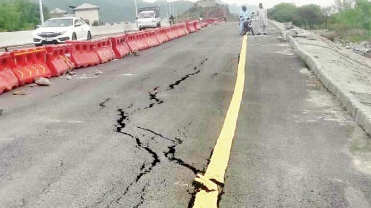 Cracks Discovered On Newly-built Margalla Avenue In Islamabad Prior To Official Inauguration