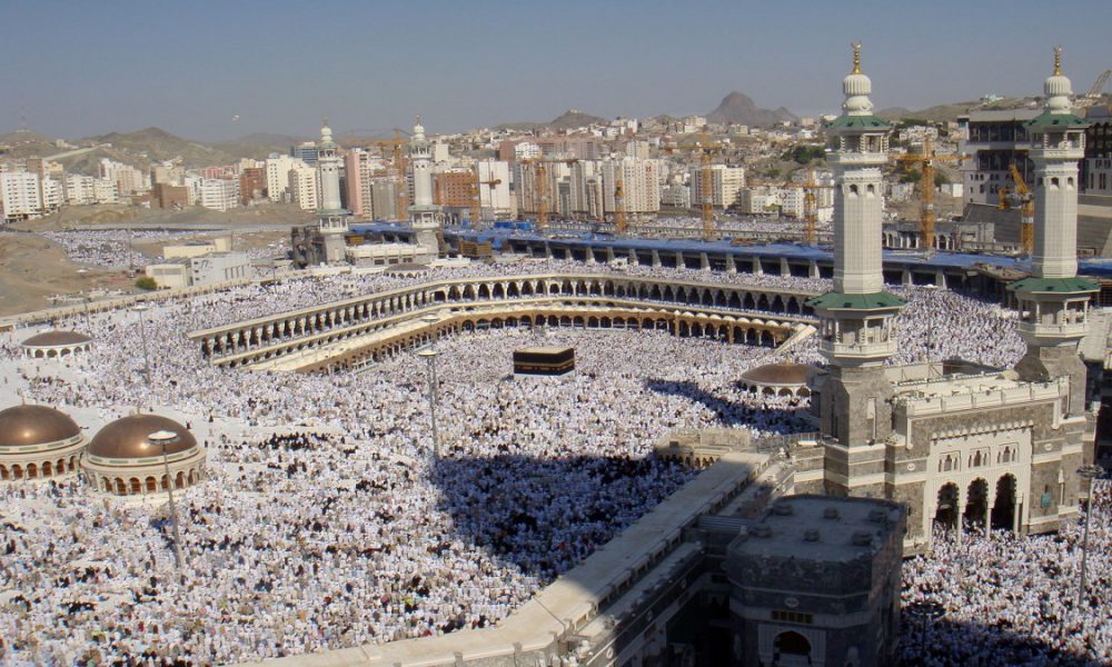 A Record-Breaking Hajj Pilgrimage in Mecca Amid Soaring Temperatures