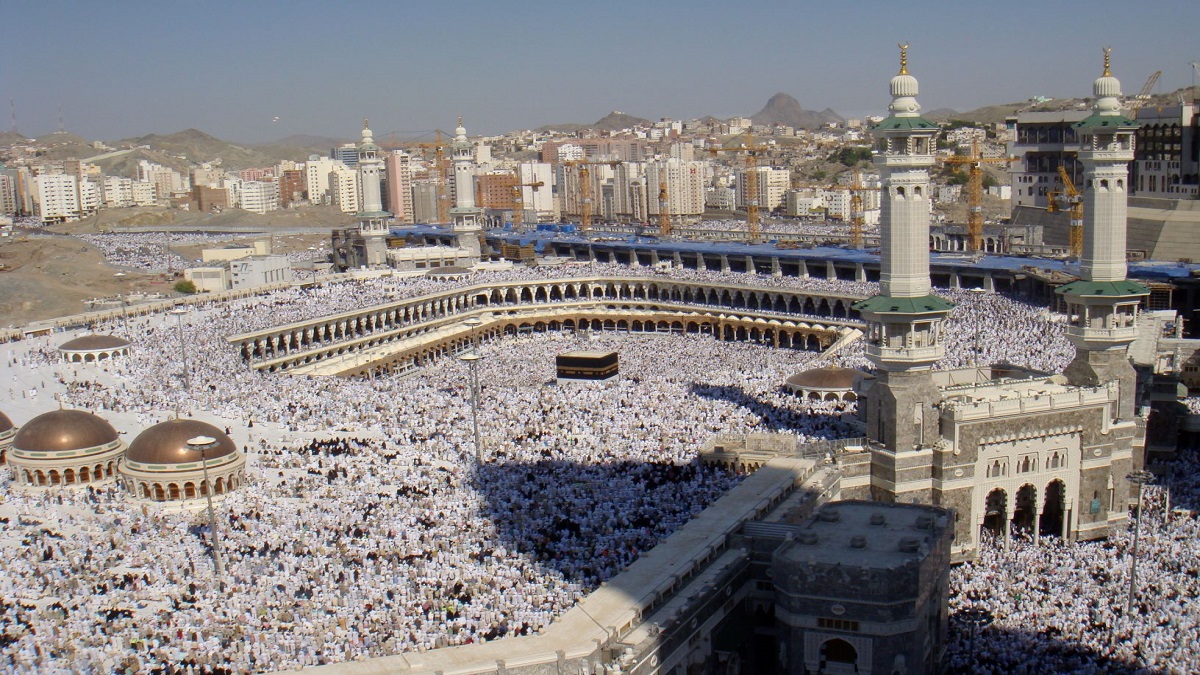 A Record-Breaking Hajj Pilgrimage in Mecca Amid Soaring Temperatures