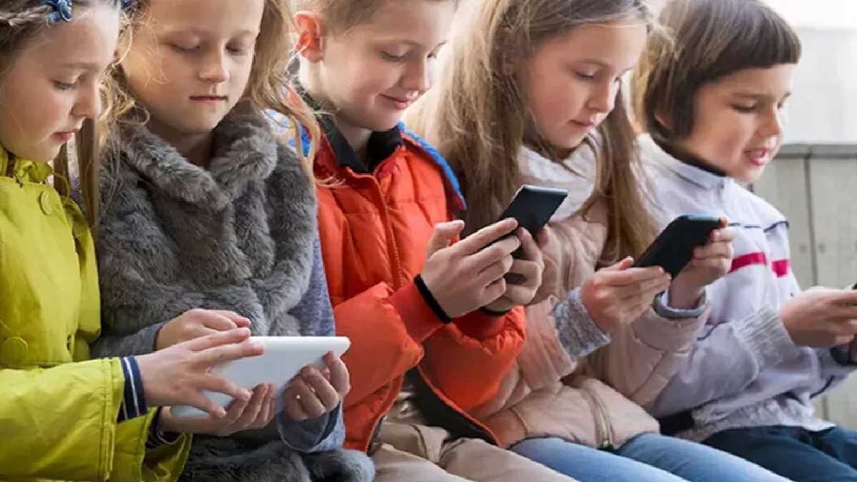 Mobile Phones, Tablets, and Smartwatches to be Banned in Dutch Classrooms