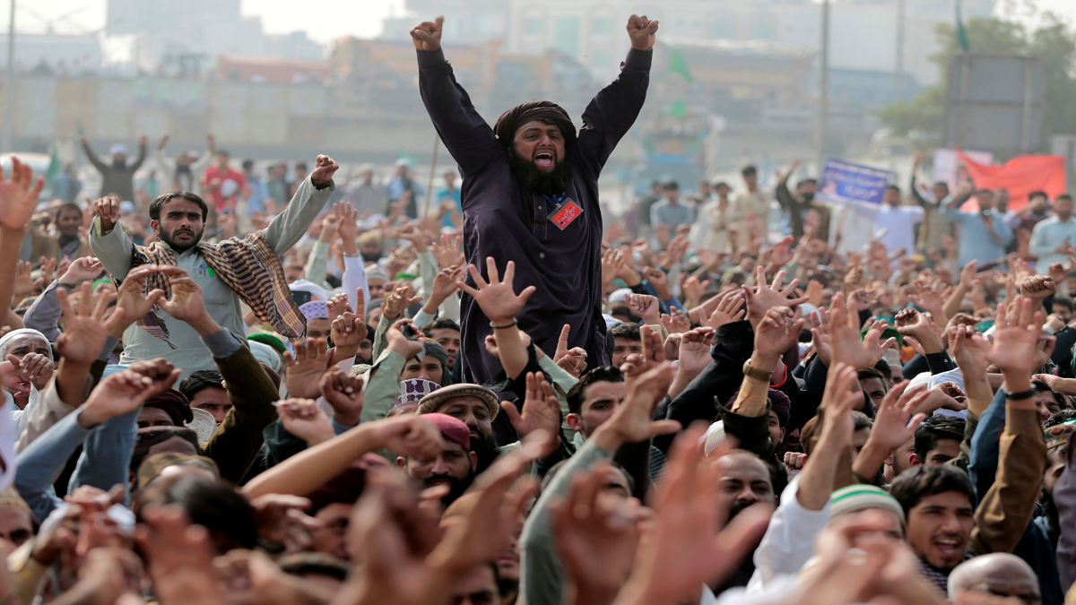 Why liberalism and extremism both increasing in Pakistan
