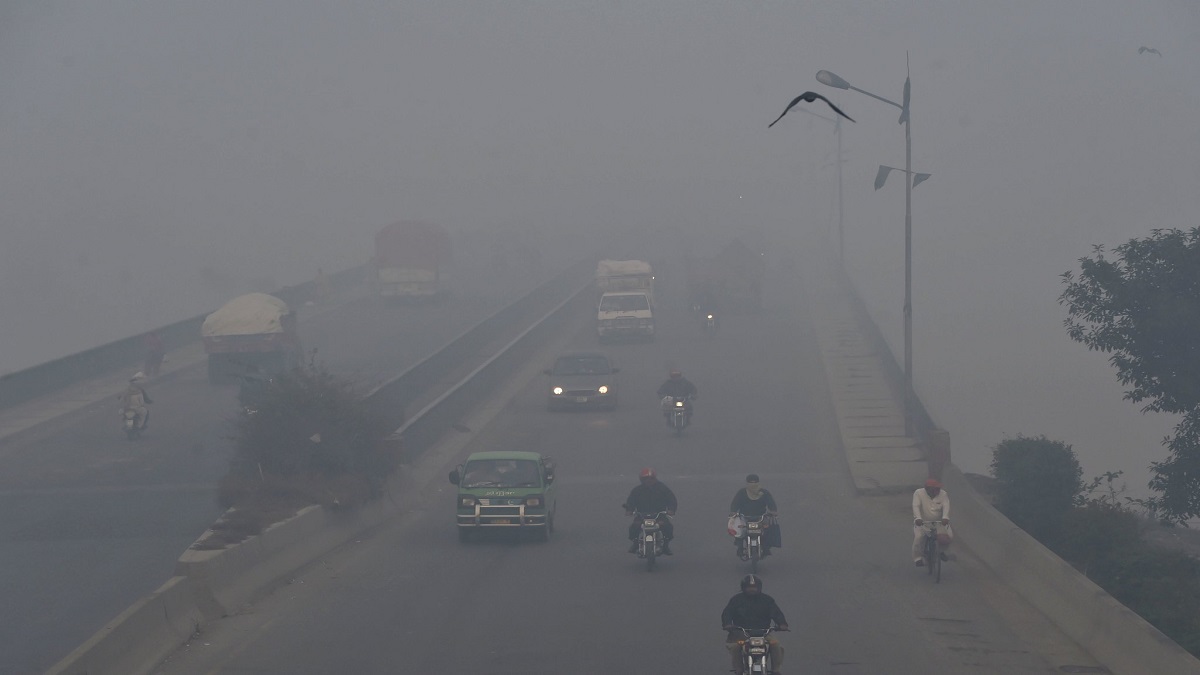 Air Pollution Cuts Life Expectancy By Nearly 4 Years in Pakistan: Report